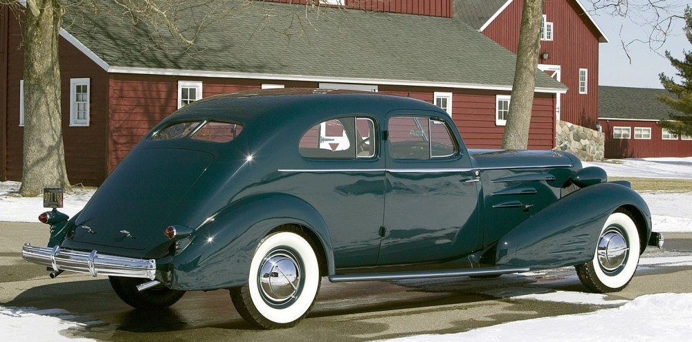 why did old cars have whitewall tires